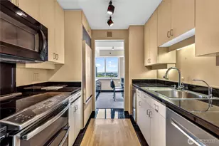 4540 8th Ave NE, Seattle, WA 98105 - Photo 8