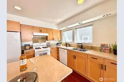 6719 35th Place S, Seattle, WA 98118 - Photo 8