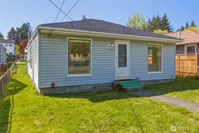 9013 11th Ave SW, Seattle, WA 98106 - Photo 2