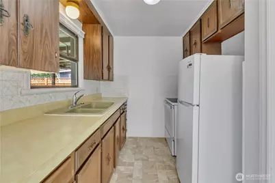 9013 11th Ave SW, Seattle, WA 98106 - Photo 10