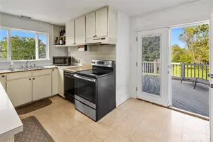 9334 E B St, Tacoma, WA 98445 - Photo 8