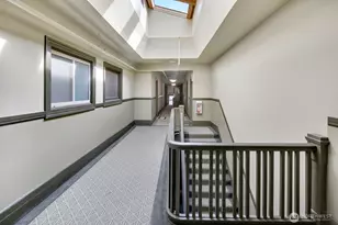 7 Harrison St, Seattle, WA 98109 - Photo 4