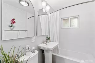 2300 NE 8th Pl, Renton, WA 98056 - Photo 12