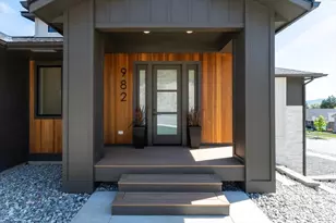 982 Spring Mountain Dr, Wenatchee, WA 98801 - Photo 2