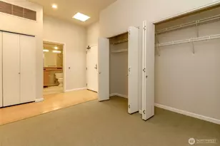 17 W Mercer St, Seattle, WA 98119 - Photo 8