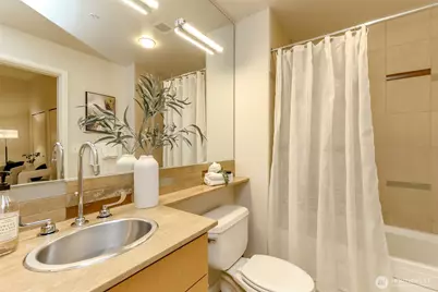 17 W Mercer Street #301, Seattle, WA 98119 - Photo 12