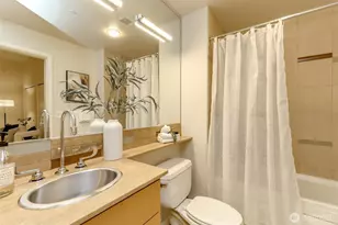 17 W Mercer St, Seattle, WA 98119 - Photo 12