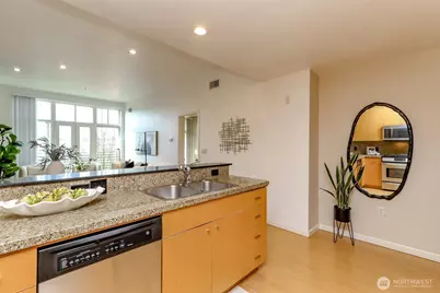 17 W Mercer Street #301, Seattle, WA 98119 - Photo 20
