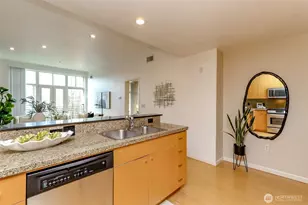 17 W Mercer St, Seattle, WA 98119 - Photo 20