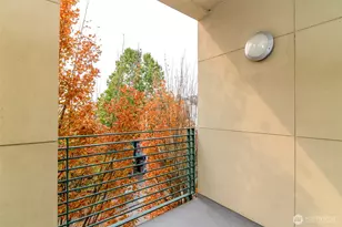 17 W Mercer St, Seattle, WA 98119 - Photo 32