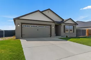 1005 7th Ave NE, Quincy, WA 98848 - Photo 2