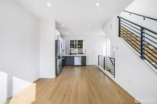 902 N 107th St, Seattle, WA 98133 - Photo 10