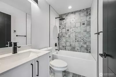 902 N 107th Street, Seattle, WA 98133 - Photo 4