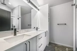 902 N 107th St, Seattle, WA 98133 - Photo 14