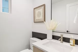 222 D 10th Ave E, Seattle, WA 98102 - Photo 14