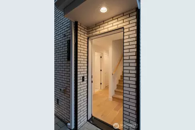 222 D 10th Avenue E, Seattle, WA 98102 - Photo 2