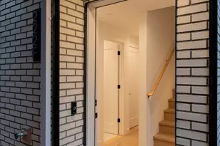 222 D 10th Ave E, Seattle, WA 98102 - Photo 2