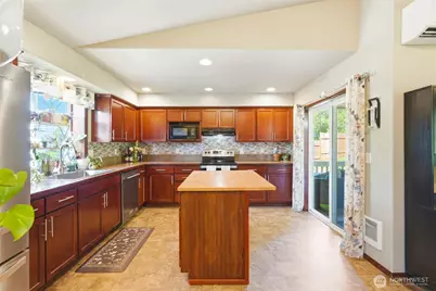 310 Jeff Street, Mount Vernon, WA 98274 - Photo 4