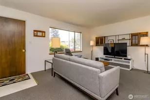 648 SW 107th Ave, Seattle, WA 98146 - Photo 4