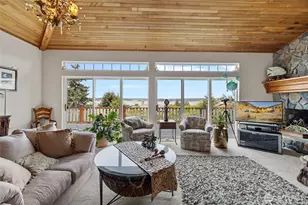 615 NE 4th St, Coupeville, WA 98239 - Photo 10