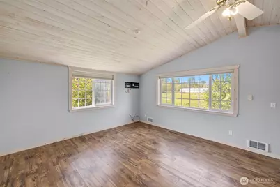 11103 13th Street E, Edgewood, WA 98372 - Photo 14