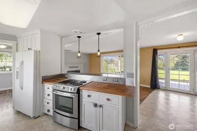 11103 13th Street E, Edgewood, WA 98372 - Photo 10