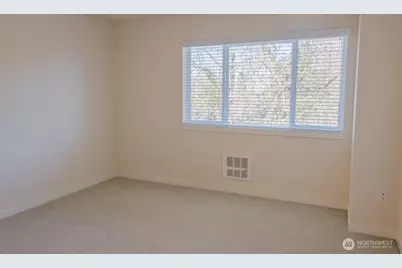 10363 Ashworth Avenue N, Seattle, WA 98133 - Photo 14