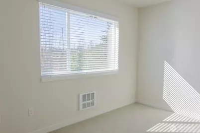 10363 Ashworth Avenue N, Seattle, WA 98133 - Photo 12