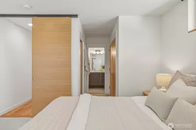 2415 W Lynn Street, Seattle, WA 98199 - Photo 22