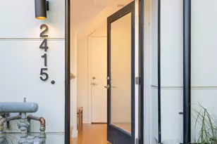 2415 W Lynn St, Seattle, WA 98199 - Photo 8
