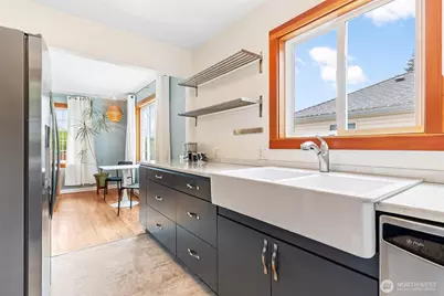 9911 31st Avenue SW, Seattle, WA 98126 - Photo 8