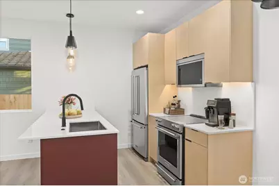 10742 Interlake Avenue N, Seattle, WA 98133 - Photo 4