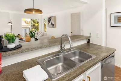 5901 Phinney Avenue N #302, Seattle, WA 98103 - Photo 10
