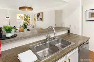 5901 Phinney Ave N, Seattle, WA 98103 - Photo 10