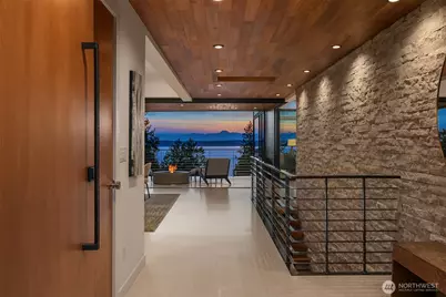 2825 Magnolia Boulevard W, Seattle, WA 98199 - Photo 1
