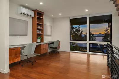 2825 Magnolia Boulevard W, Seattle, WA 98199 - Photo 18