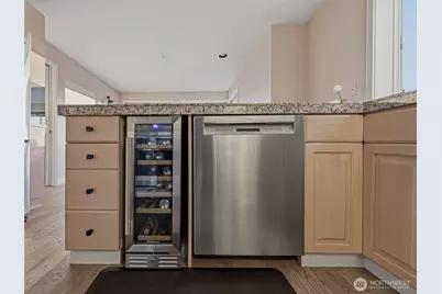 601 W Mercer Place #301, Seattle, WA 98119 - Photo 18