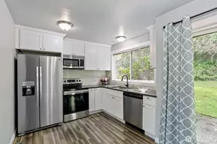 1226 Bellefield Park Ln NW, Bellevue, WA 98004 - Photo 8