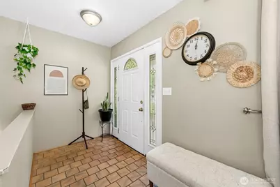 711 Eagle Cliff Rd NE, Bainbridge Island, WA 98110 - Photo 2