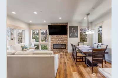13716 30 Avenue NE #B, Seattle, WA 98125 - Photo 2