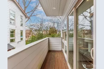 13716 30 Avenue NE #B, Seattle, WA 98125 - Photo 6
