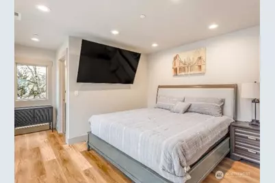 13716 30 Avenue NE #B, Seattle, WA 98125 - Photo 8
