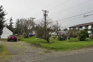 817 34th St, Anacortes, WA 98221 - Photo 2