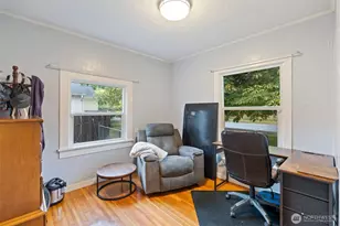 212 W 6th St, Centralia, WA 98531 - Photo 8