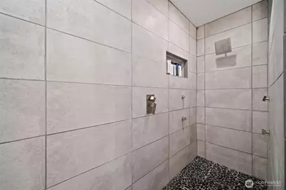 195 Bay Point Drive, Castle Rock, WA 98611 - Photo 14