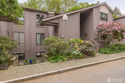 1542 NE 140th Street #E6, Seattle, WA 98125 - Photo 1