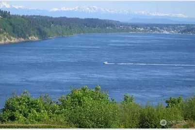 3016 N Narrows Drive #306, Tacoma, WA 98407 - Photo 2