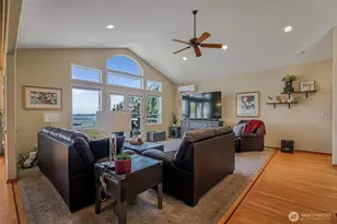 108 Glacier Peak Dr, Camano Island, WA 98282 - Photo 4