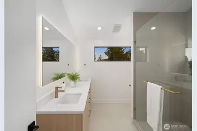9024 Corliss Avenue N, Seattle, WA 98103 - Photo 14