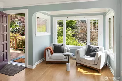 3917 Interlake Avenue N, Seattle, WA 98103 - Photo 6